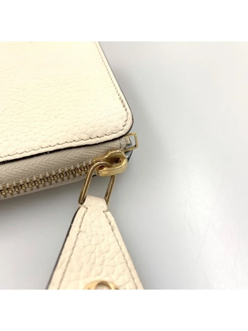 Louis Vuitton Taurillon Portefeuille Comet L Zipper Wallet Ivory